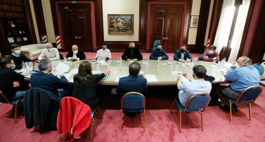 Kicillof se reuni&oacute; con intendentes para abordar las usurpaciones ilegales de terrenos