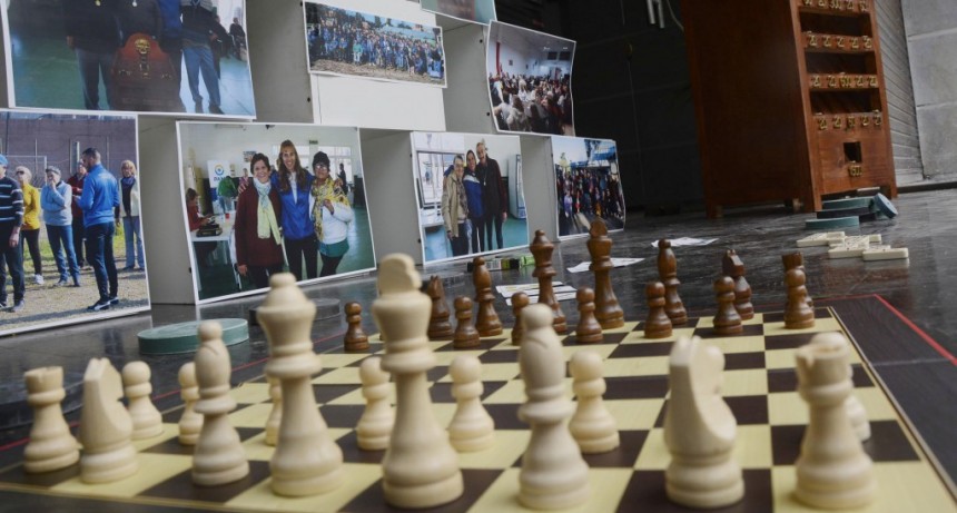Adultos mayores protagonizan una nueva muestra art&iacute;stica en el 6 de julio