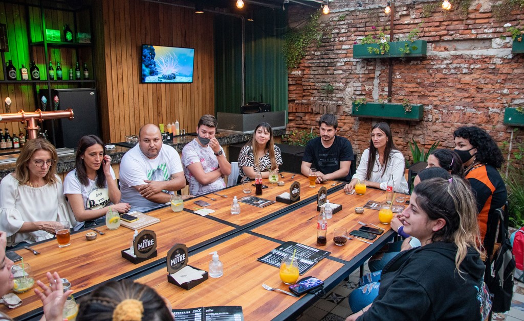 Importante reunión de trabajo e intercambio entre Elisa Abella y jóvenes emprendedores 