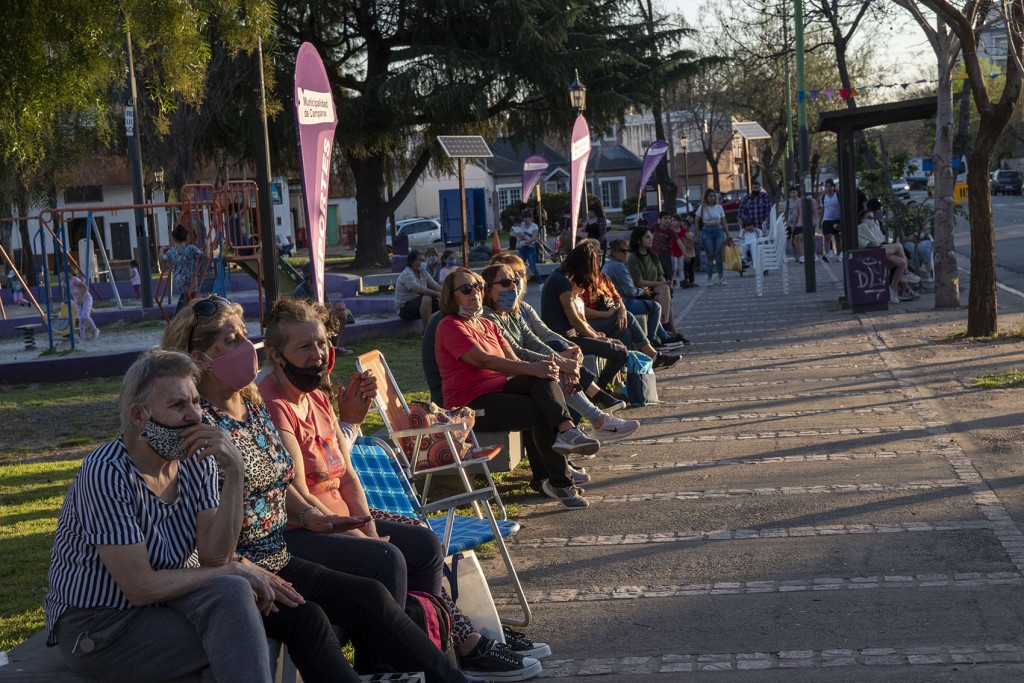 Adultos mayores disfrutaron una divertida tarde por el Día del Jubilado 