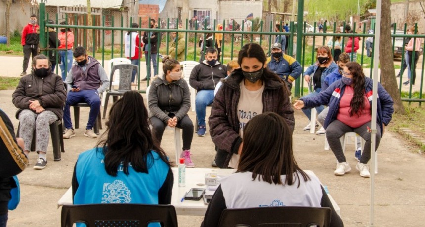 Más de un centenar de vecinos se vacunó  en San Cayetano