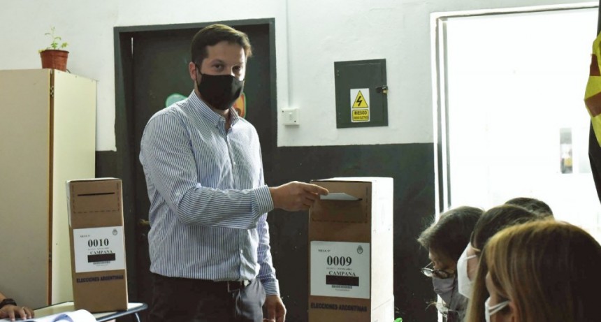 Gonzalo Brutti votó en la Escuela Nº 8