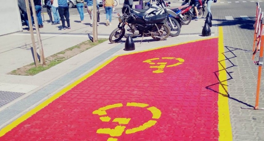 Señalizan sectores de estacionamiento para personas con discapacidad