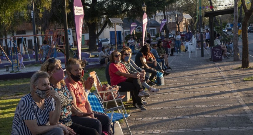 Adultos mayores disfrutaron una divertida tarde por el Día del Jubilado 