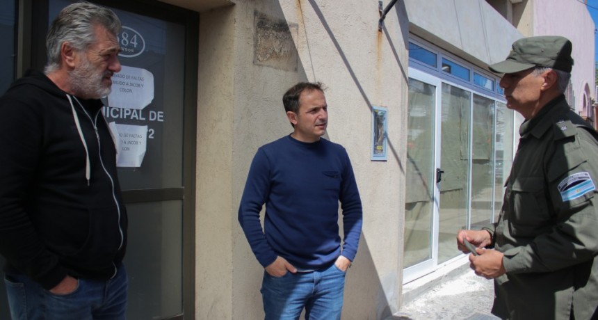 Tirapiedras: Abella se reunió con el jefe de Gendarmería y le pidió reforzar las tareas de prevención 