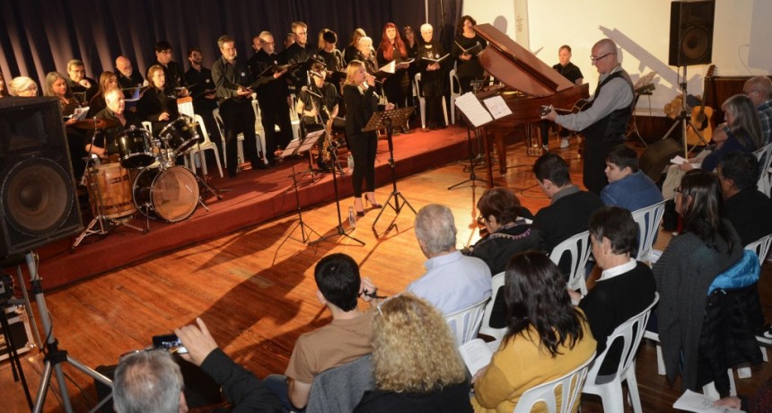 Tony Moreyra tuvo un emotivo y merecido homenaje