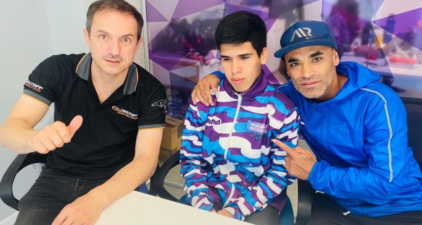 Abella recibió a Brian, un joven atleta con discapacidad visual que participará de los 10K Tenaris