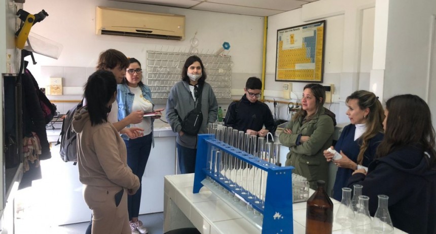 El Laboratorio Municipal recibió a alumnos de la Escuela Técnica N° 1 de cara a las Olimpiadas de Química