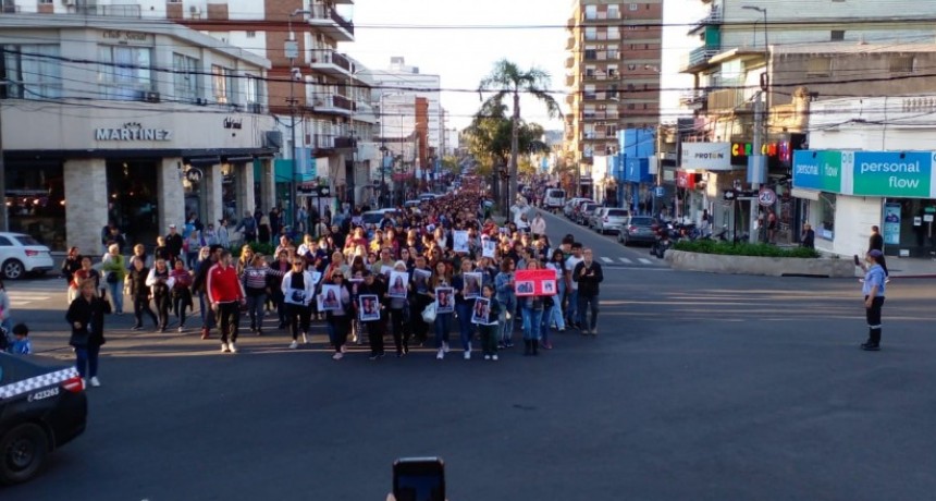 Impresionante convocatoria de los vecinos de Campana en la marcha pidiendo justicia