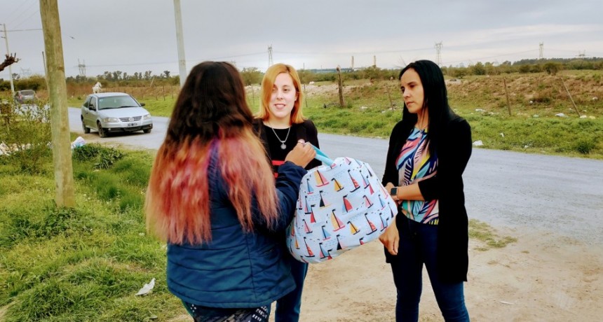 Creando nexos realizó una masiva entrega de ajuares esta semana en barrios de la ciudad