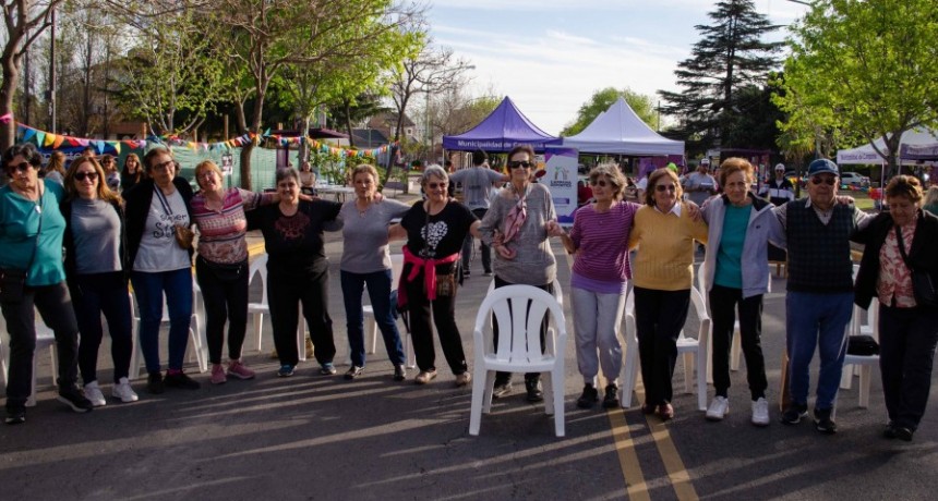 El Día del Jubilado se celebró con una gran fiesta en la plaza España