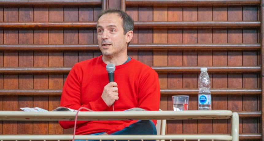 Abella participó de una actividad organizada por alumnos y docentes de la Escuela Normal