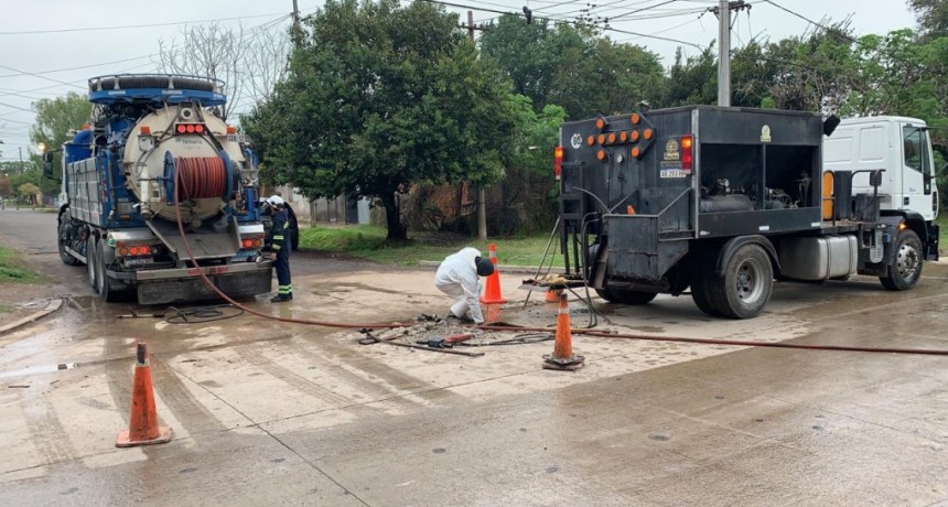 El Municipio trabaja en la desobstrucci&oacute;n de desag&uuml;es cloacales y pluviales 