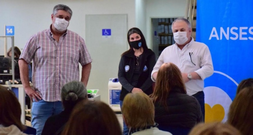 ENTREGARON LOS PRIMEROS EXPEDIENTES JUBILATORIOS ASOCIADOS A TAREAS DE CUIDADO TRAMITADOS EN LA UDAI CAMPANA