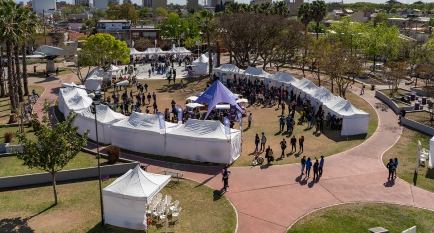 Miles de jóvenes aprovecharon la “Expo Educación y Empleo” para proyectar su futuro