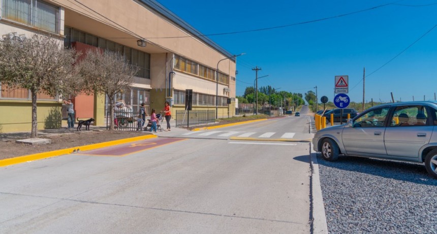 Junto a vecinos, Abella inauguró la obra de repavimentación de la calle Vigalondo 
