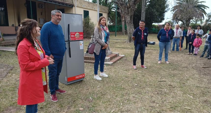 El PJ Campana le otorgó una heladera al Grupo Scout Monseñor Espósito