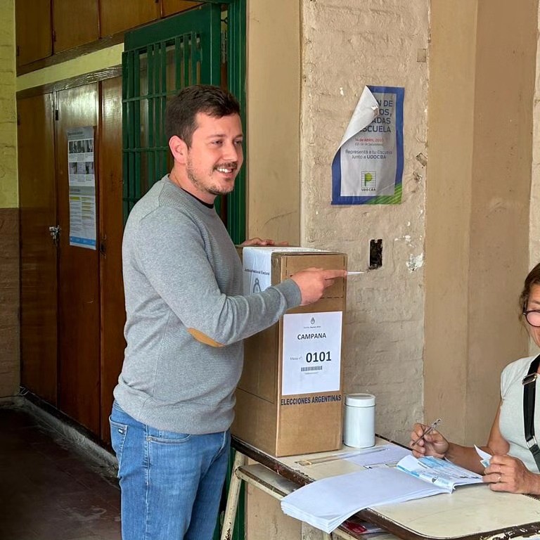 Alejo Sarna también votó temprano