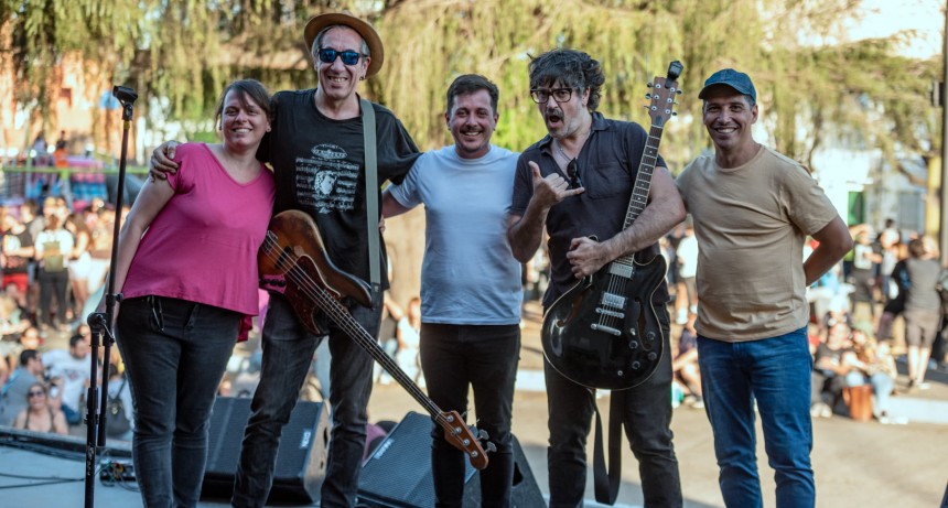 Alejo Sarna y su equipo trajeron el Camión Cultural a la ciudad