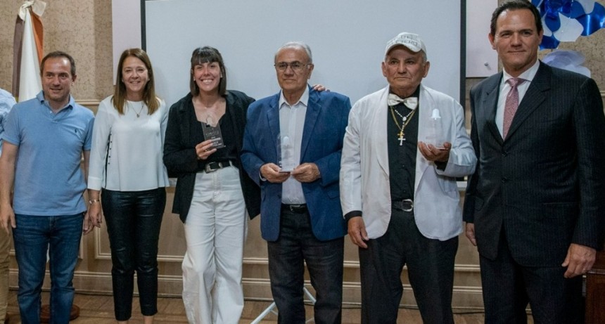 CUCEI: Se realizó la entrega de la edición Nº 49 de la Orden de la Campana