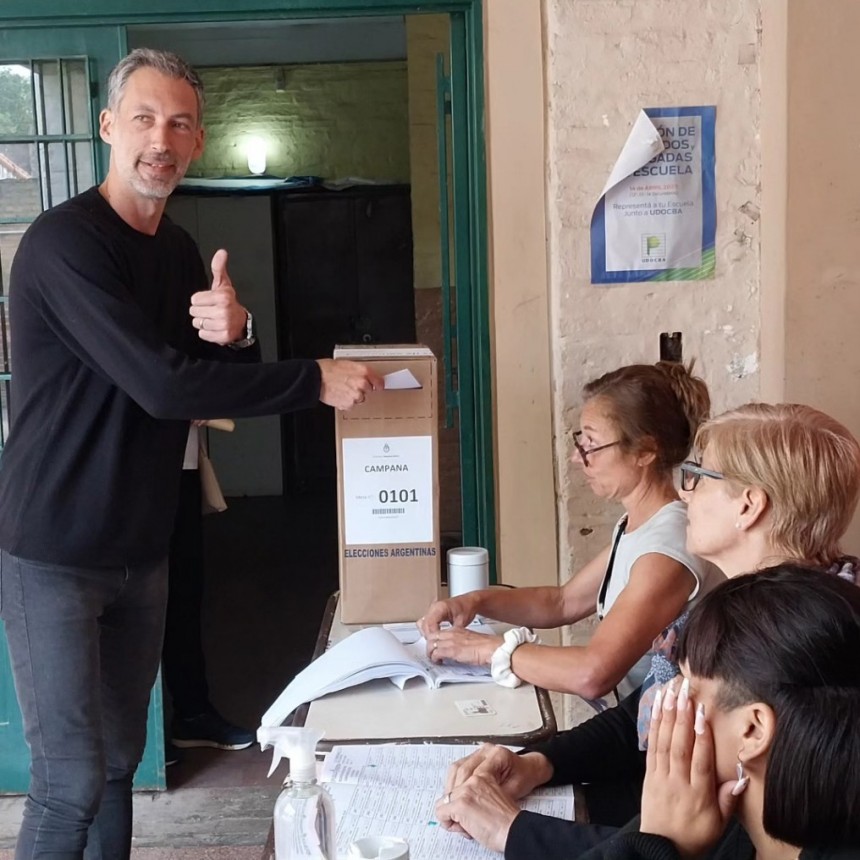 A media mañana Diego Sarna emitía su voto