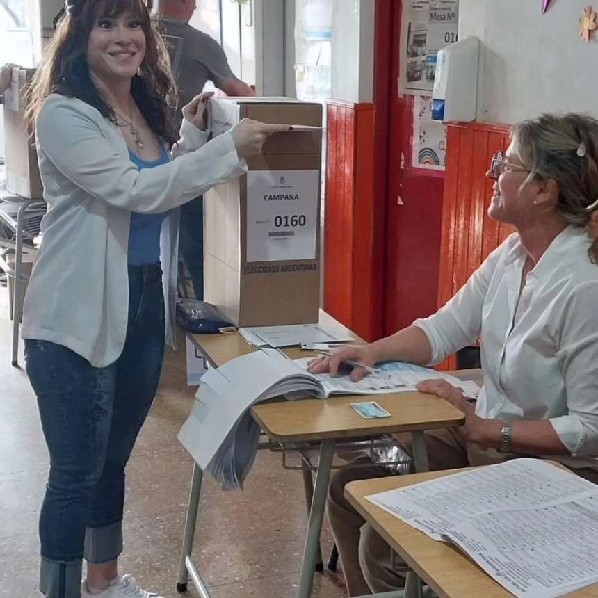 La Diputada Provincial Soledad Alonso emitió su voto cerca del mediodía