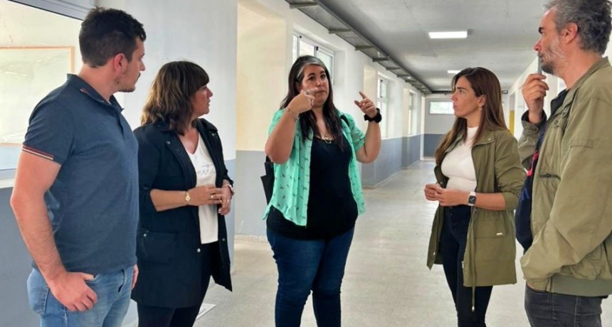 Maidana : Aulas y polideportivos en los barrios, son más necesarios que toboganes y barcos pirata