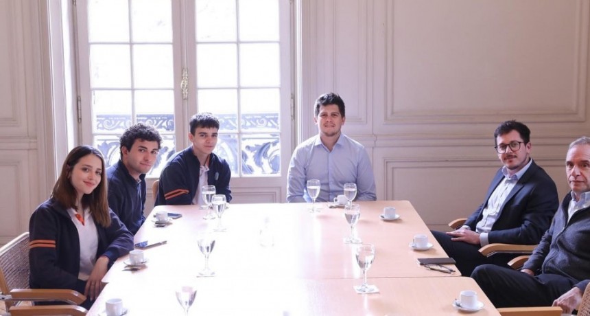 LA DELEGACIÓN DE LA ESCUELA ROCCA QUE FUE AL MUNDIAL DE ROBÓTICA VISITÓ LA CANCILLERÍA 