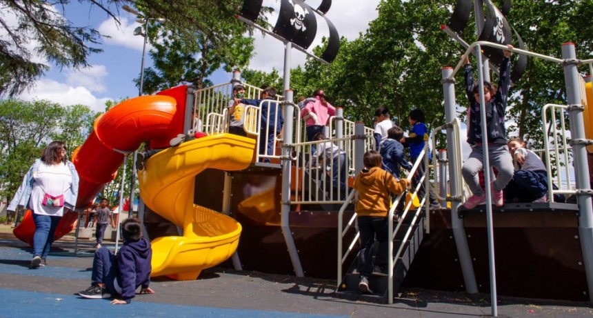 Casaretto : La plaza Italia se convirtió en un espacio de actividades curriculares para las escuelas 