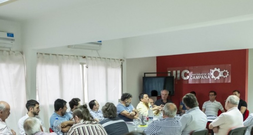 U.I.C : Reunión de Socios hablando con Socios