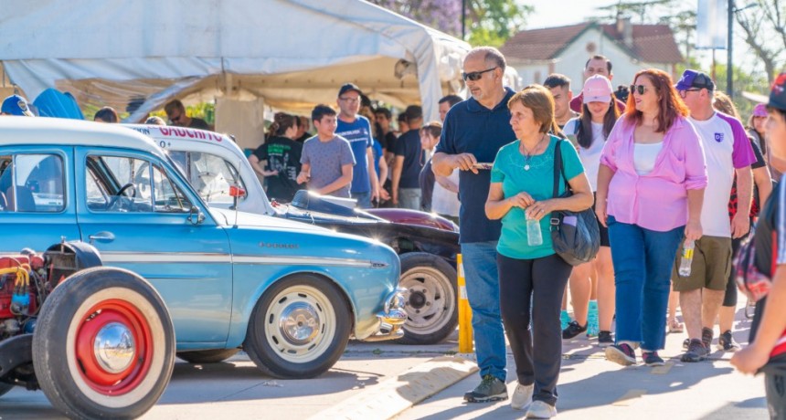 Miles de vecinos disfrutaron de la Fiesta del Primer Automóvil