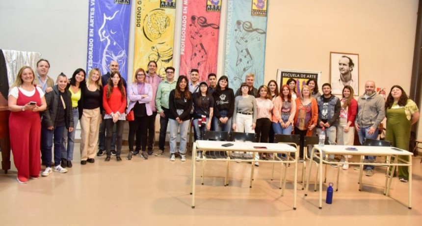 Celebración de la Democracia en la Escuela de Arte con la diputada Soledad Alonso