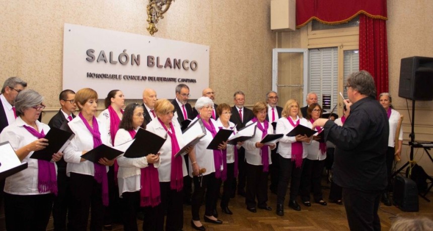 La música coral con sus melodías dijo: “¡Viva la música!”