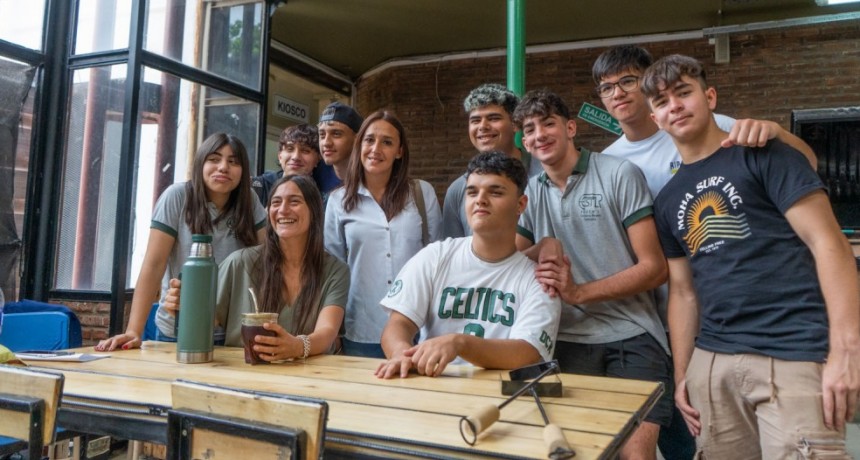 Elisa Abella acompañó el 50° aniversario de la Escuela Técnica Luciano Reyes