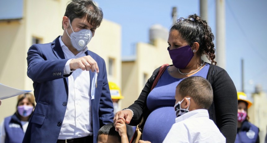  MORENO Kicillof , Mariel Fern&aacute;ndez y M&aacute;ximo Kirchner entregaron 364 viviendas en el barrio La Perla