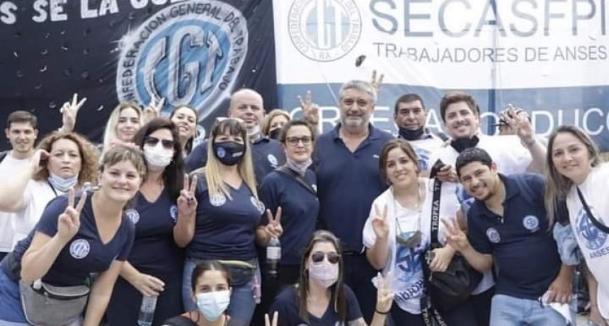 LOS DIPUTADOS ALONSO Y ORTEGA PRESENTES EN EL ACTO EN PLAZA DE MAYO