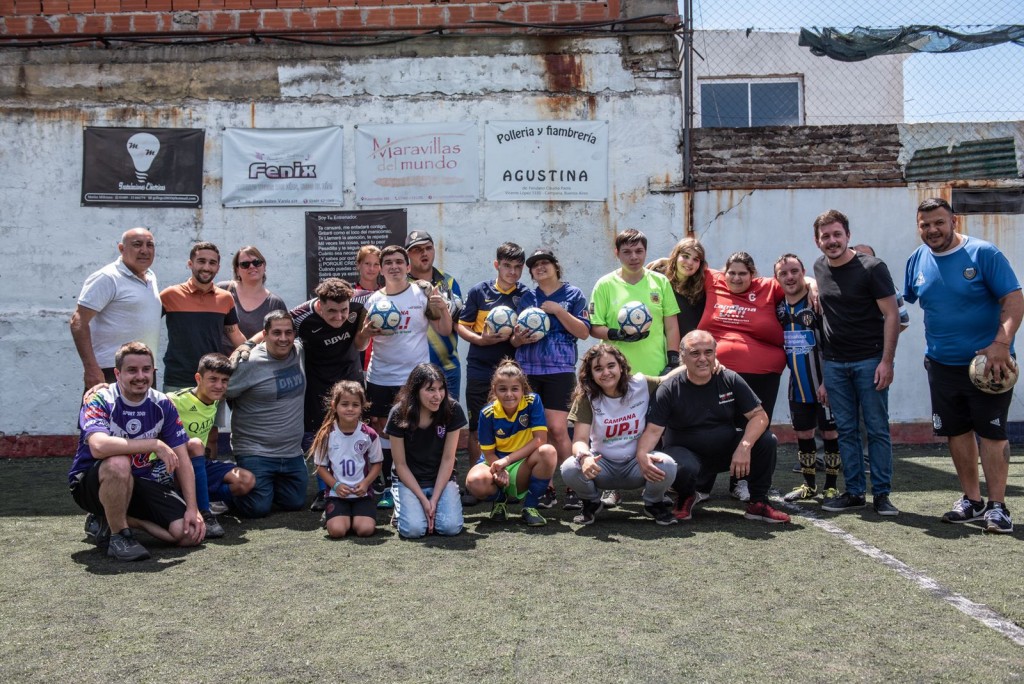 CAMPANA UP, LUGAR DE FUTBOL INCLUSIVO, RECIBIÓ PELOTAS DE FUTBOL DE YPF