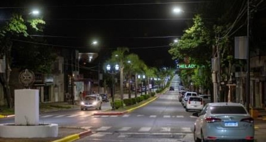 Con toda luminaria Led, la avenida Varela luce totalmente renovada
