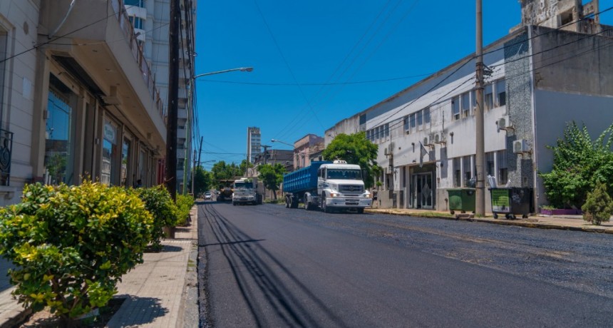 El Municipio ejecuta obras de reasfaltado en el centro de la ciudad