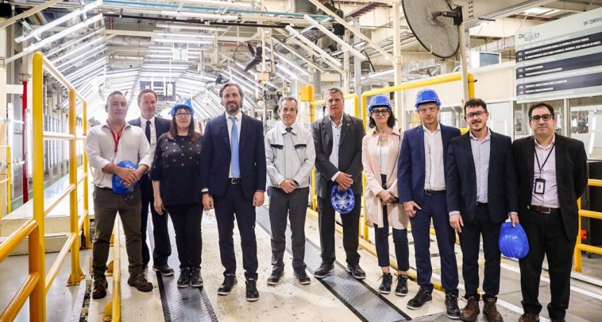 EL CANCILLER SANTIAGO CAFIERO JUNTO AL DIRECTOR ALEJO SARNA RECORRIERON LA PLANTA DE TOYOTA
