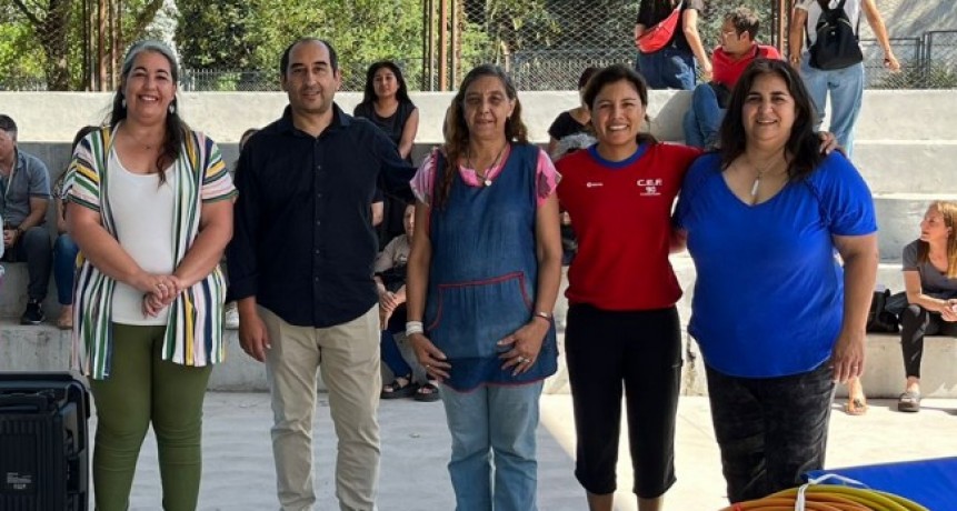 La Provincia entregó elementos deportivos  para 31 escuelas de Campana