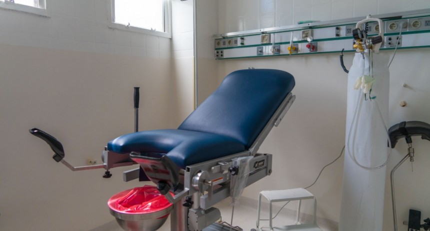 La renovada sala de parto del Hospital suma un nuevo y moderno sillón para recibir a los bebés