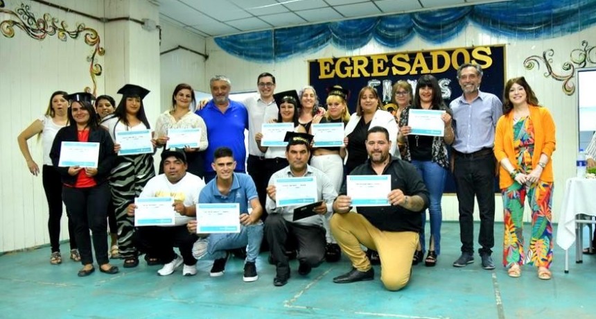 ORTEGA Y ALONSO ACOMPAÑARON LA GRADUACIÓN DE 400 ESTUDIANTES DEL PLAN FINES