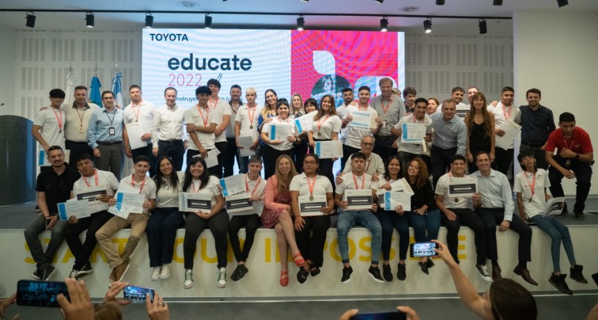 “Educate 2022”: 23 jóvenes de Zárate completaron sus estudios secundarios con el apoyo de Toyota