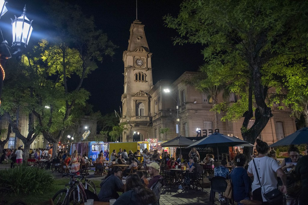 Vecinos y comerciantes acompañaron la edición navideña de “Viví Campana”