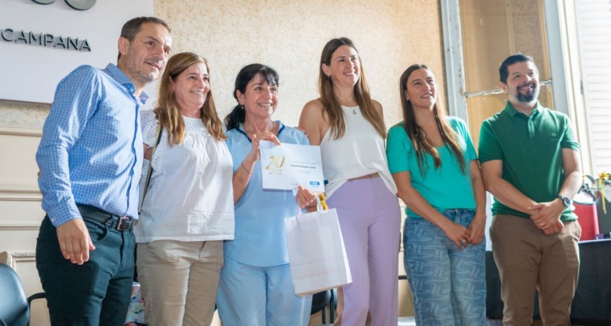 El Intendente entregó a empleados municipales reconocimientos por años de servicio