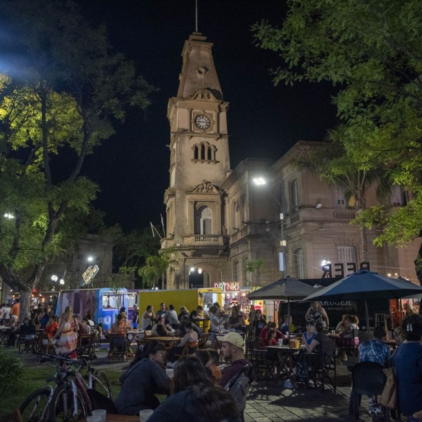 Vecinos y comerciantes acompañaron la edición navideña de “Viví Campana”