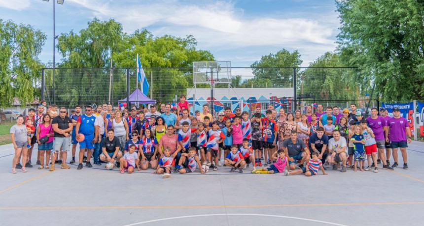 Junto a vecinos, Abella inauguró el nuevo playón polideportivo de Otamendi